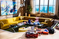 Netflix映画「シティーハンター」のセット。