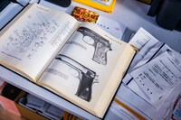 Netflix映画「シティーハンター」の小道具。