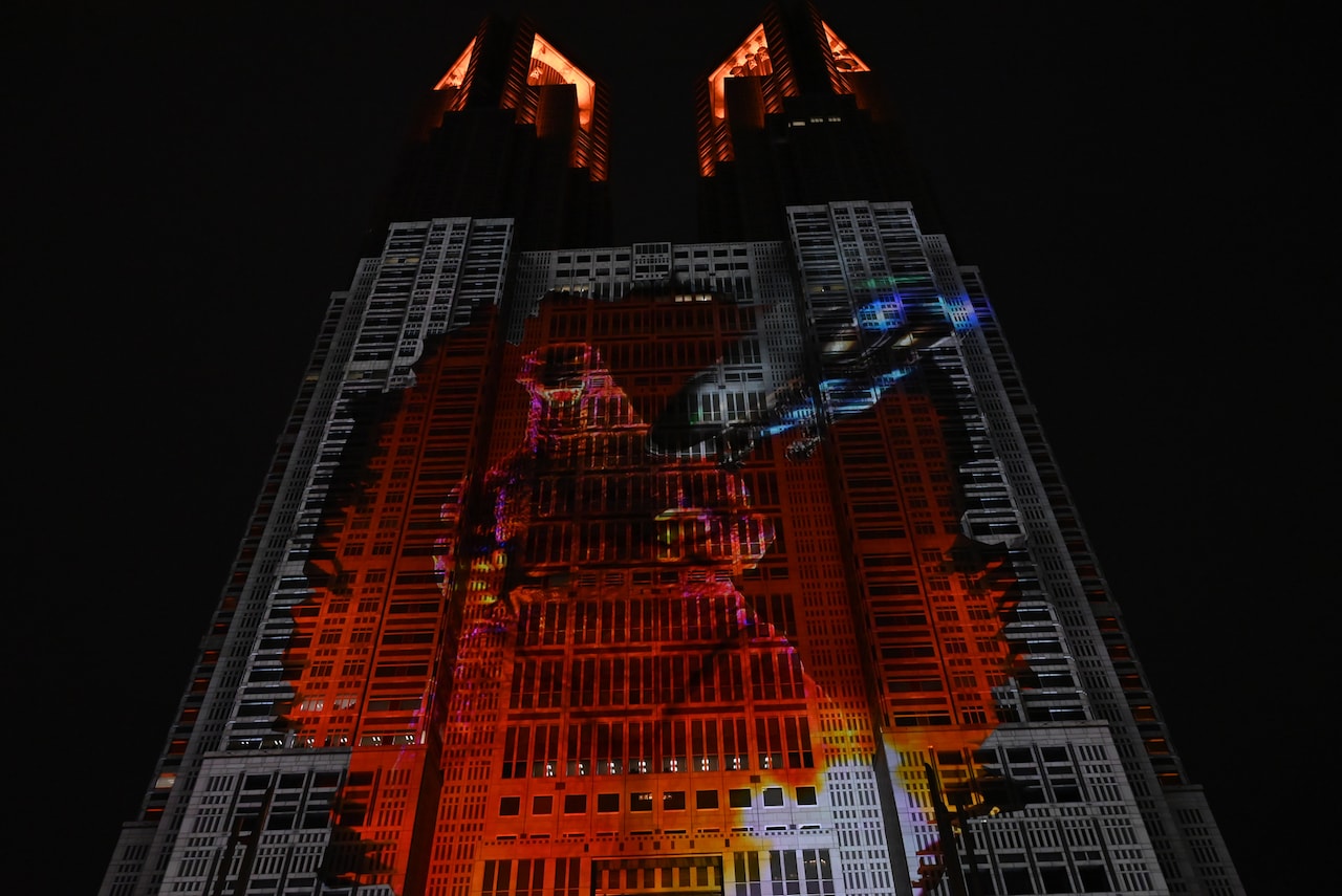 ゴジラが東京都庁を破壊！迫力のプロジェクションマッピングに観客から拍手起こる