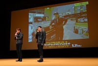 “ゲレンデ風カスタム”した愛車について語るヒロミ（左）。