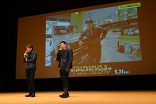 “ゲレンデ風カスタム”した愛車について語るヒロミ（左）。