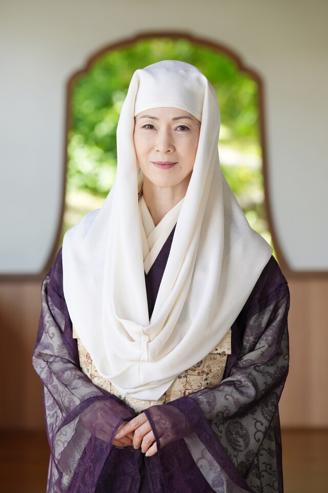 桜蓮尼役の坂本冬美。