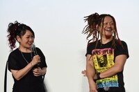 左からナヲ、マキシマムザ亮君。