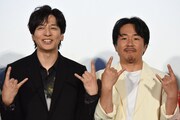 左から生田斗真、ヤン・イクチュン。