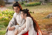 中国ドラマ「安楽伝」より、左からゴン・ジュン(龔俊)演じる韓燁、ディリラバ(迪麗熱巴)演じる任安楽。
