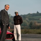 アダム・ドライバー、2時間以上のヘアメイク&徹底的な研究でF1界の帝王フェラーリに変身