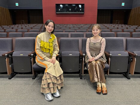 「スイッチインタビュー」より、のん（左）と百田夏菜子（右）。