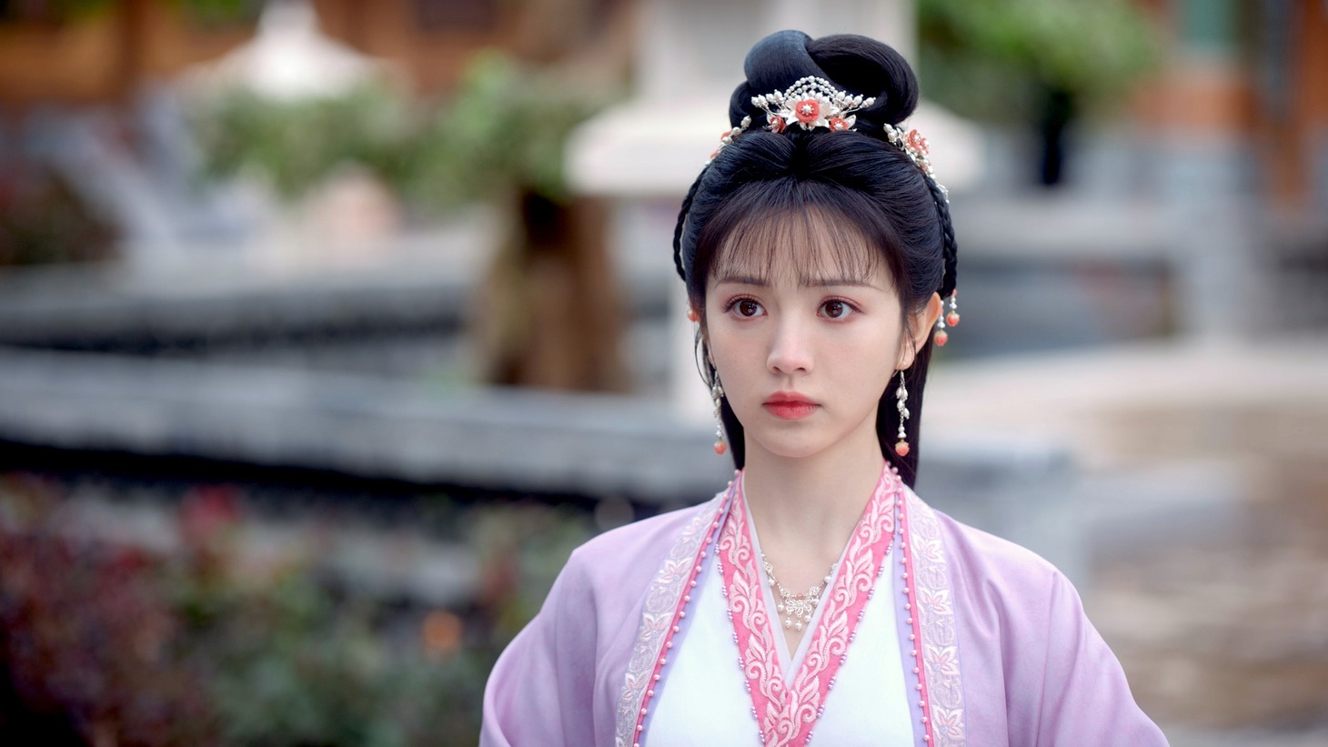 中国ドラマ「卿卿日常～宮廷を彩る幸せレシピ～」より、ティエン・シーウェイ（田曦薇）演じる李薇。