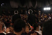 大歓声を浴びながら登場した舘ひろしと柴田恭兵。