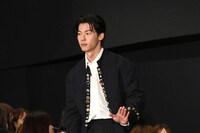 客席を通って登場したシュー・グァンハン。