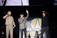 左からマッツ・ミケルセン、小島秀夫、ノーマン・リーダス。