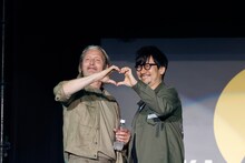 左からマッツ・ミケルセン、小島秀夫。