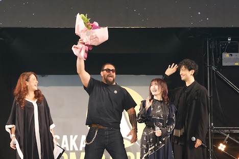 左からLiLiCo、ジェイソン・モモア、山本彩、斎藤工。
