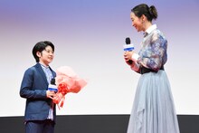 左から中須翔真、杏。