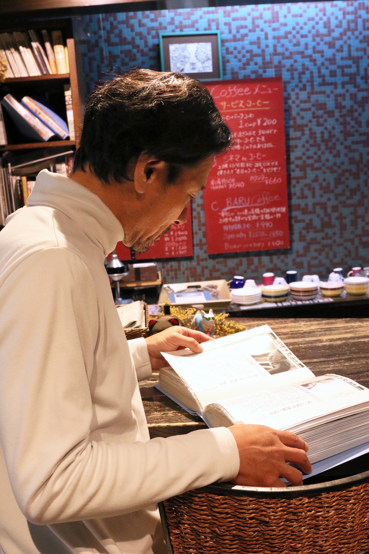 連載の切り抜きを見せてくれた窪寺洋一氏。