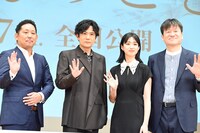 「あんのこと」完成披露上映会の様子。左から入江悠、稲垣吾郎、河合優実、佐藤二朗。