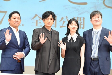 「あんのこと」完成披露上映会の様子。左から入江悠、稲垣吾郎、河合優実、佐藤二朗。