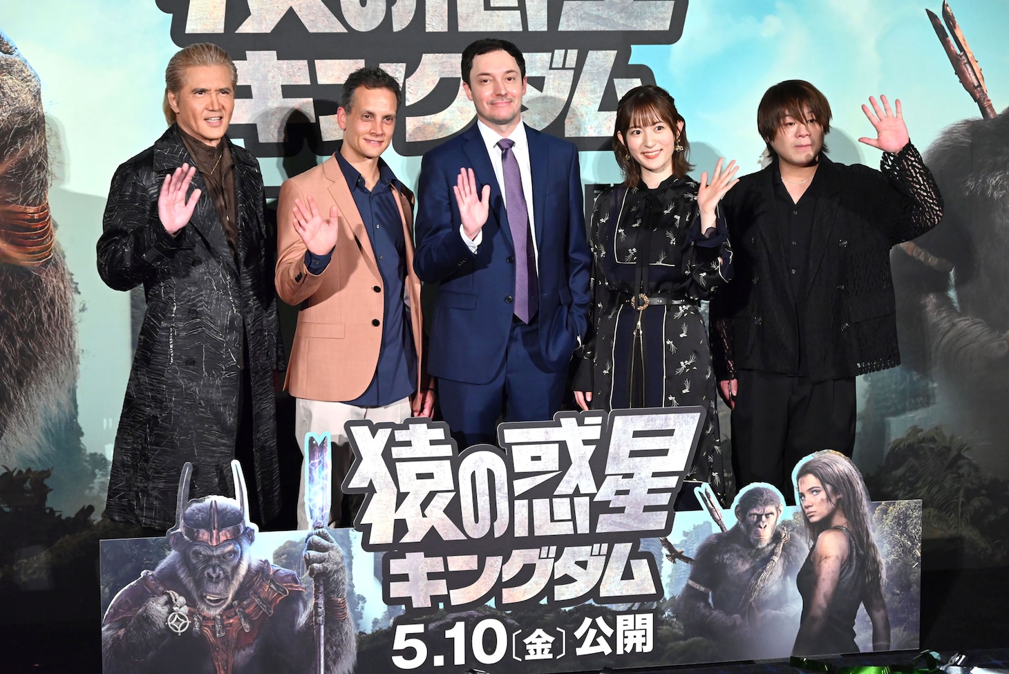 「猿の惑星／キングダム」ジャパンプレミアにて、左から竹内力、ジョー・ハートウィック、ウェス・ボール、小松未可子、松岡禎丞。