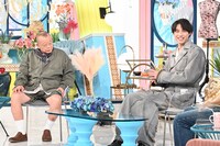 左から笑福亭鶴瓶、福士蒼汰。(c)TBS