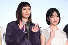 左から新垣結衣、早瀬憩。
