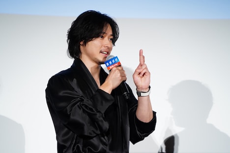 晴明の呪印を結ぶ山崎賢人。