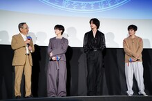 左から夢枕獏、板垣李光人、山崎賢人、染谷将太。