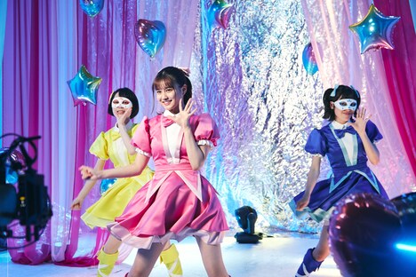 ミステリーキッス「超常恋現象」MVのメイキング写真。