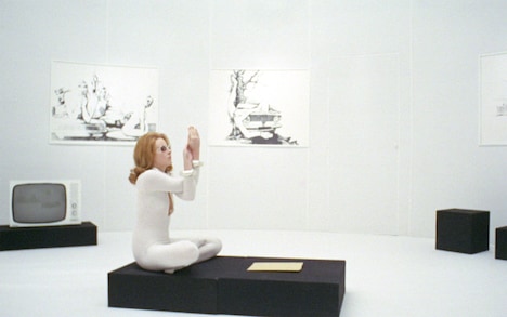 「男女残酷物語／サソリ決戦」場面写真