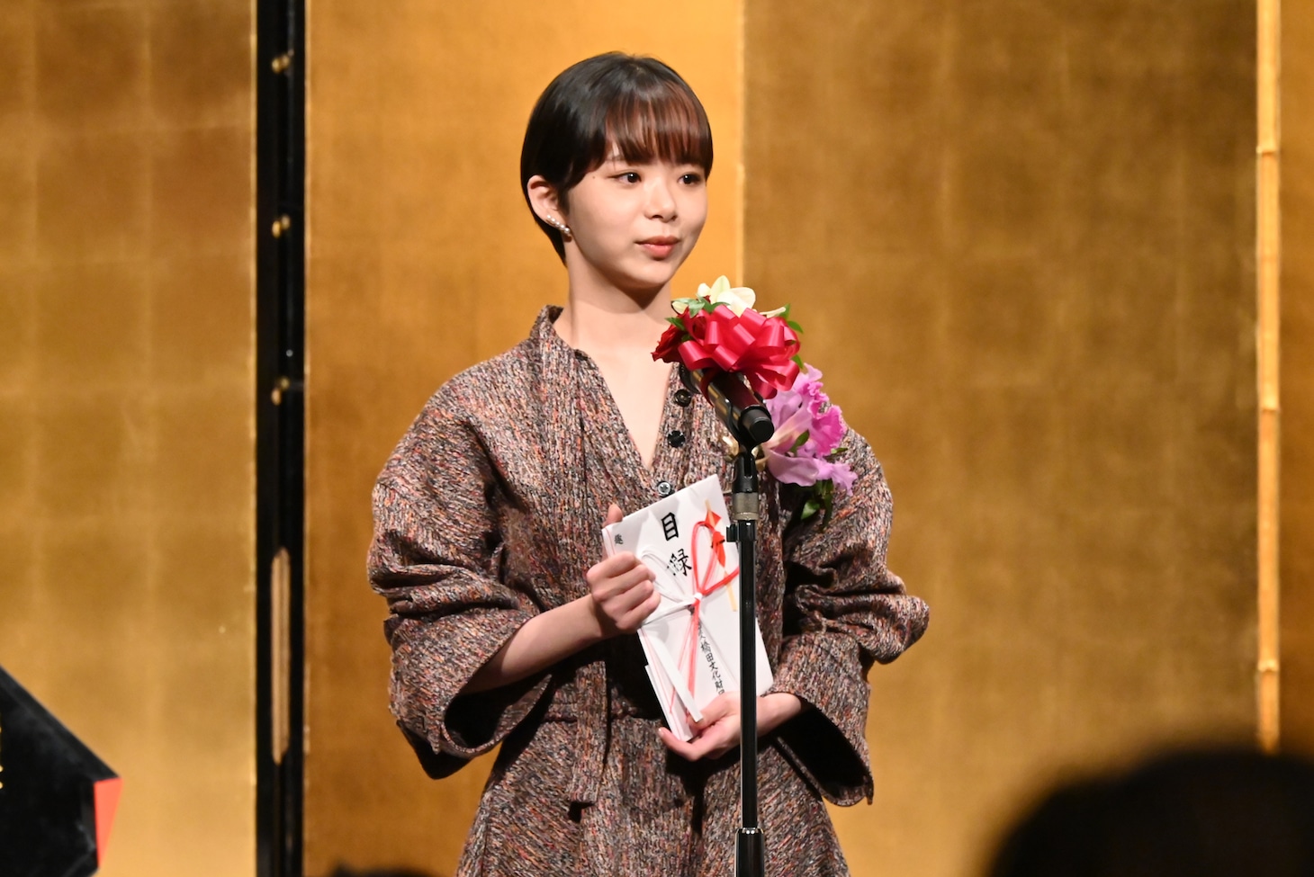 趣里
