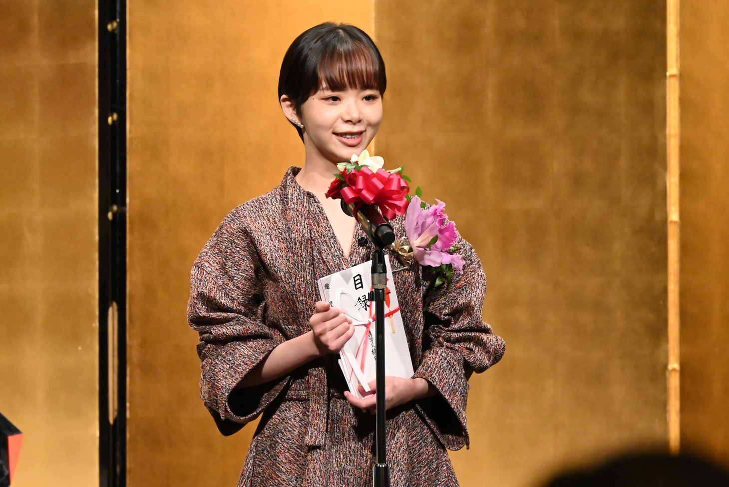 趣里