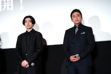 左から市川染五郎、松本幸四郎。
