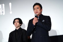 左から市川染五郎、松本幸四郎。
