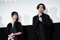 左から中島瑠菜、市川染五郎。