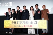 左から山下智彦、中島瑠菜、市川染五郎、松本幸四郎、中村ゆり、北村有起哉、柄本明。