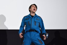 “SKaRD体操”をする蕨野友也。