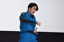 “SKaRD体操”をする蕨野友也。