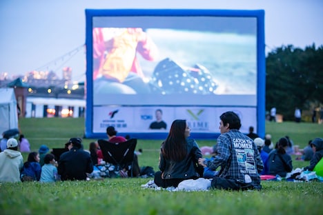 2023年に開催された「PARK CINEMA FESTIVAL in 葛西臨海公園」の様子。
