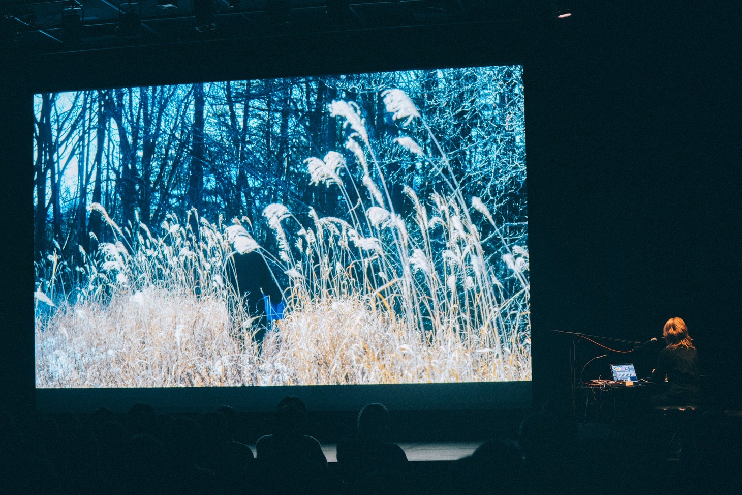 「GIFT: A Live Score by Eiko Ishibashi X Film by Ryusuke Hamaguchi」上映時の様子。(c)Shuhei Kojima