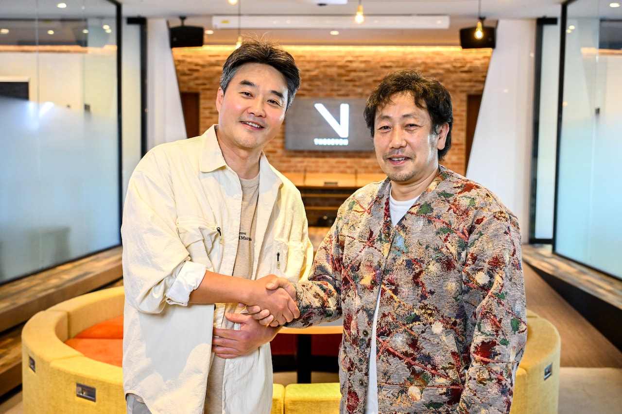 イ・ジェギュ（左）と森井輝（右）。