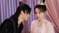 中国ドラマ「転生令嬢～キスから始まるロマンス～」より、リー・ゴーヤン（李歌洋）演じる沈十一（左）とコー・イン（柯穎）演じる盛夏（右）。