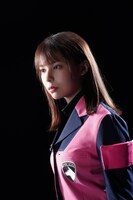 宮崎あみさ演じる晴月天。