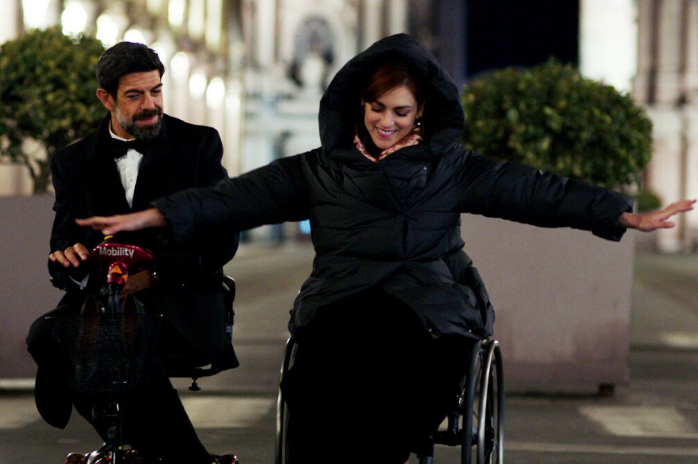 眠れないんだ…独身モテ男が車いすヴァイオリニストと出会う「幸せのイタリアーノ」予告