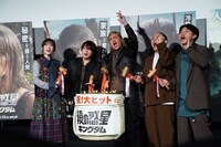 「猿の惑星／キングダム」公開記念舞台挨拶にて、鏡割りの様子。