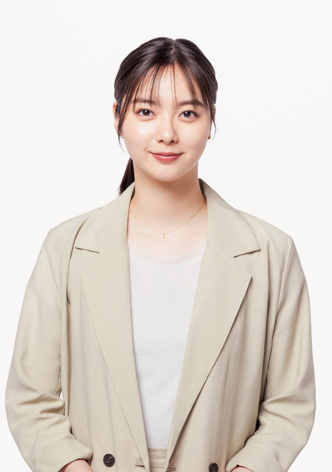 片山美晴役の新川優愛。