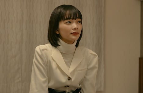 葛城樹理役の見上愛。