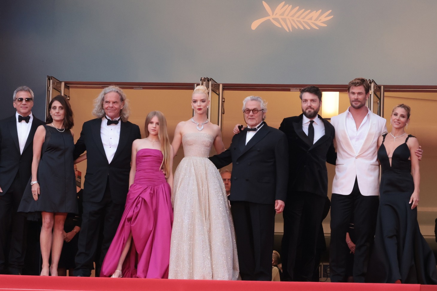 左からマイケル・デ・ルカ、パメラ・アブディ、ダグ・ミッチェル、アリーラ・ブラウン、アニャ・テイラー＝ジョイ、ジョージ・ミラー、トム・バーク、クリス・ヘムズワース、エルサ・パタキー。(c)Kazuko Wakayama