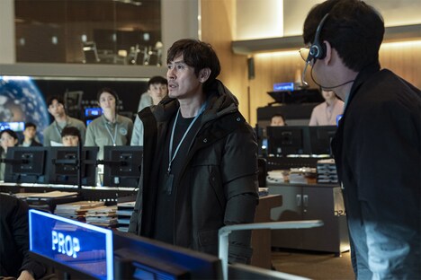 「THE MOON」場面写真