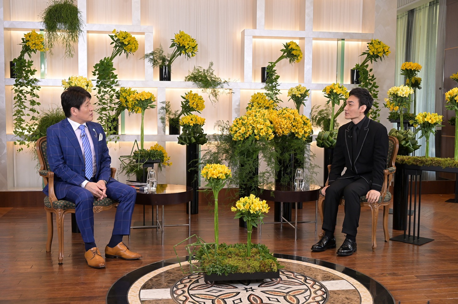 左から林修、草なぎ剛。