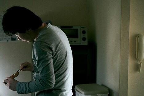 「ミッシング」より、森優作が演じる圭吾。