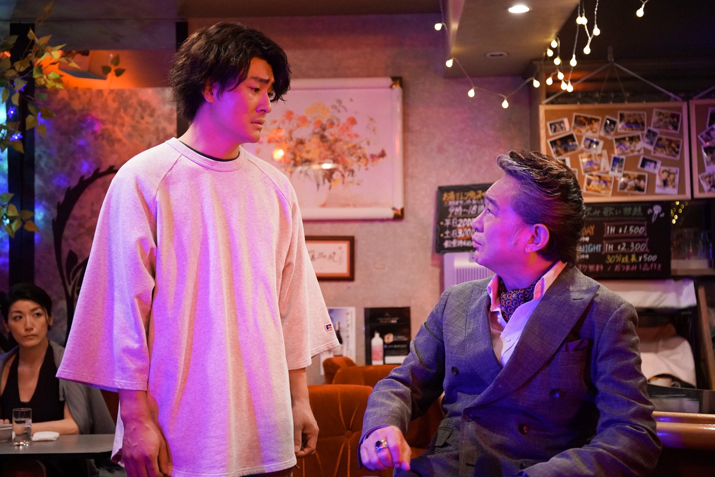 「街並み照らすヤツら」場面写真